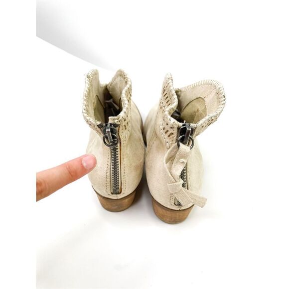 Not‎ Rated Tan Boho V Cut Front Embroidered Suede Booties Size - Picture 6 of 10